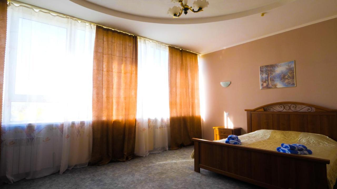 Pectoral On Khortytsia Hotel Zaporizhia Exterior photo