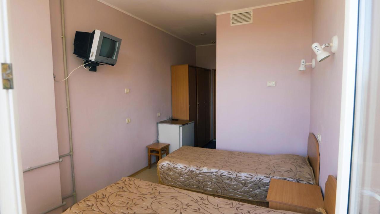 Pectoral On Khortytsia Hotel Zaporizhia Exterior photo
